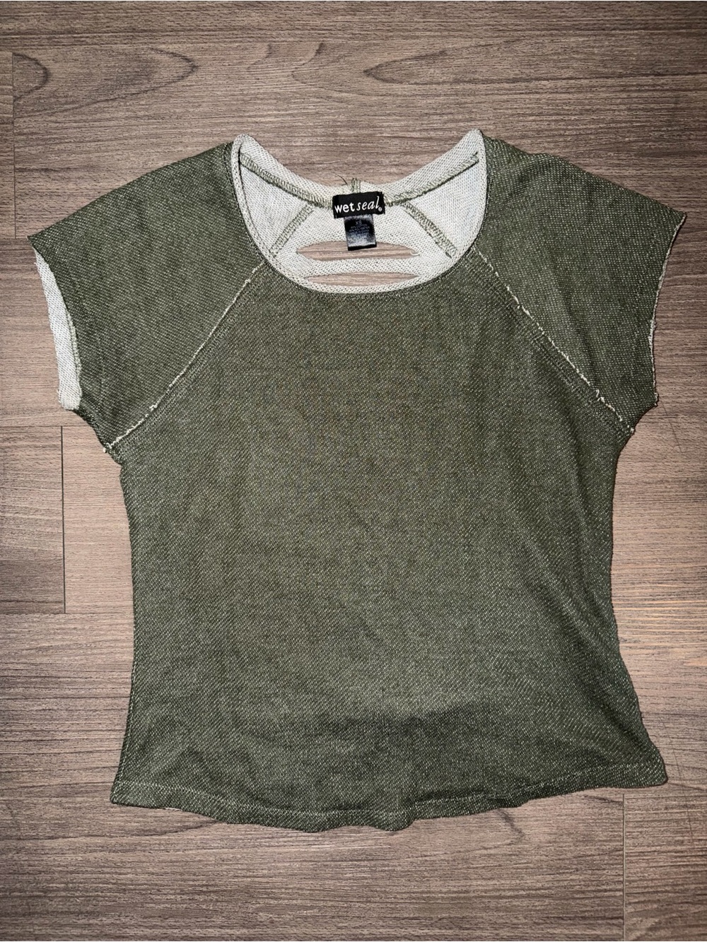 WET SEAL Textured Y2K Cut-out Raw-edged Crew Neck Top